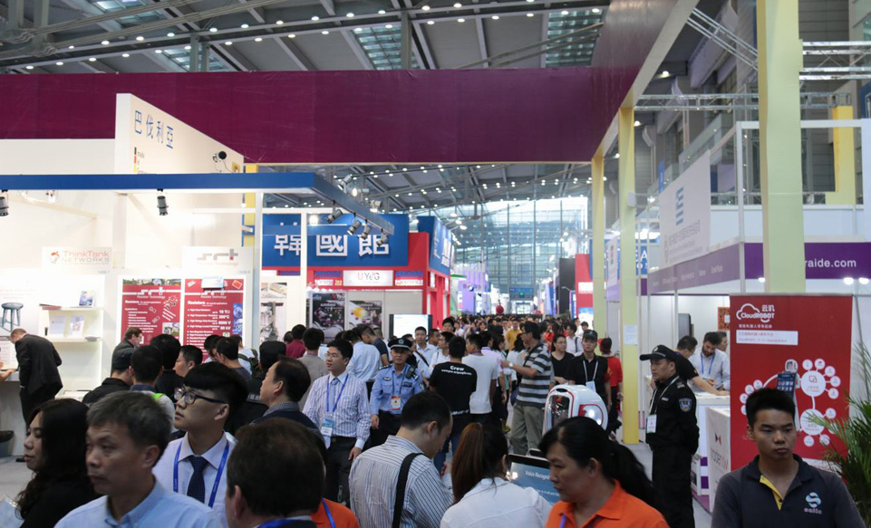韩国组织80多家高新技术企业参展吸引不少观众 